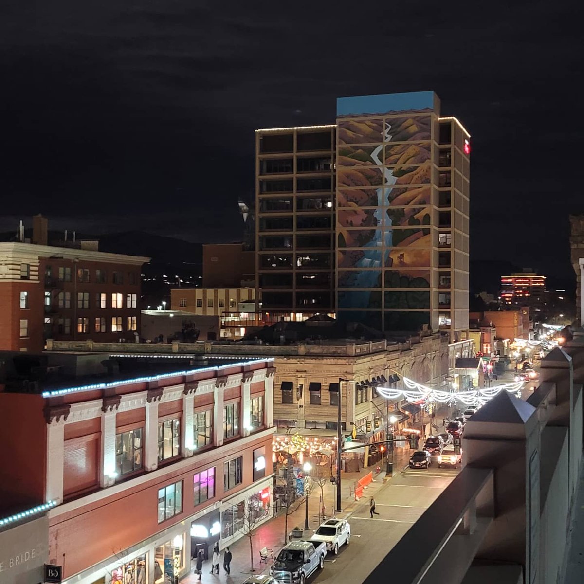 roasta236's tweet photo. Late night boise https://t.co/wzKhepXjT6