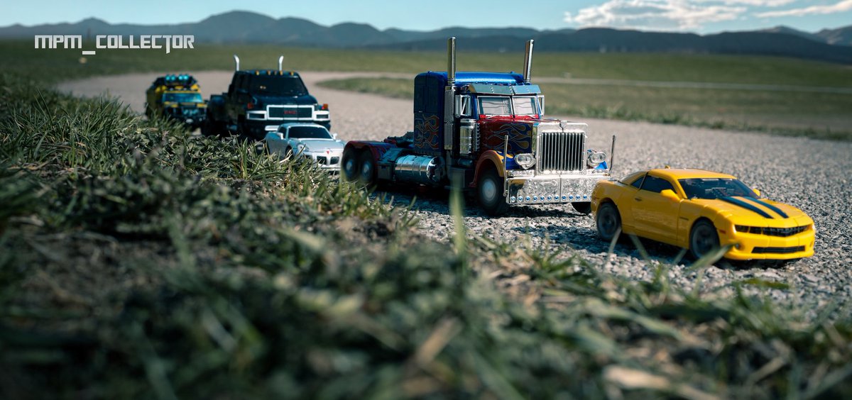 mpm_collector's tweet photo. Many have their 2021 f*cked by pandemic, but mine has been amazing because I started collecting #transformers and shooting them as epic possible.
If I had to pick, these are my fave alt mode shots.
#OptimusPrime #Bumblebee #ACTIONFIGURES #toyphotography https://t.co/pmJMbVFJvp