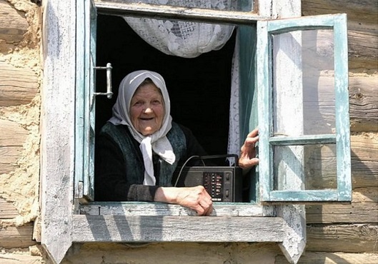 jamaliaat's tweet photo. " لا تتلقوا رسائل الصباح من هواتفكم الإلكترونية..
تلقوها من الشبابيك .. من روائح الصباح وألوانه .. من أصوات أمهاتكم ونغم العصافير " (م) 
رحم الله أمي💔

#جماليات
#صباح_Iلخير https://t.co/CpynE5eMUt
