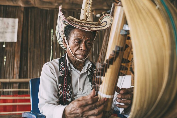 thebearpower's tweet photo. Guys, lagi rame nih soal Alat musik Sasando yang berasal dari Pulau Rote, Nusa Tenggara Timur (NTT) yang di klaim oleh Sri Lanka.

Kuys simak lebih dekat Sejarah, Jenis, dan Cara Memainkan Alat musik Sasando
 #Sasando #SasandoIndonesia https://t.co/lXUuYCtl0f