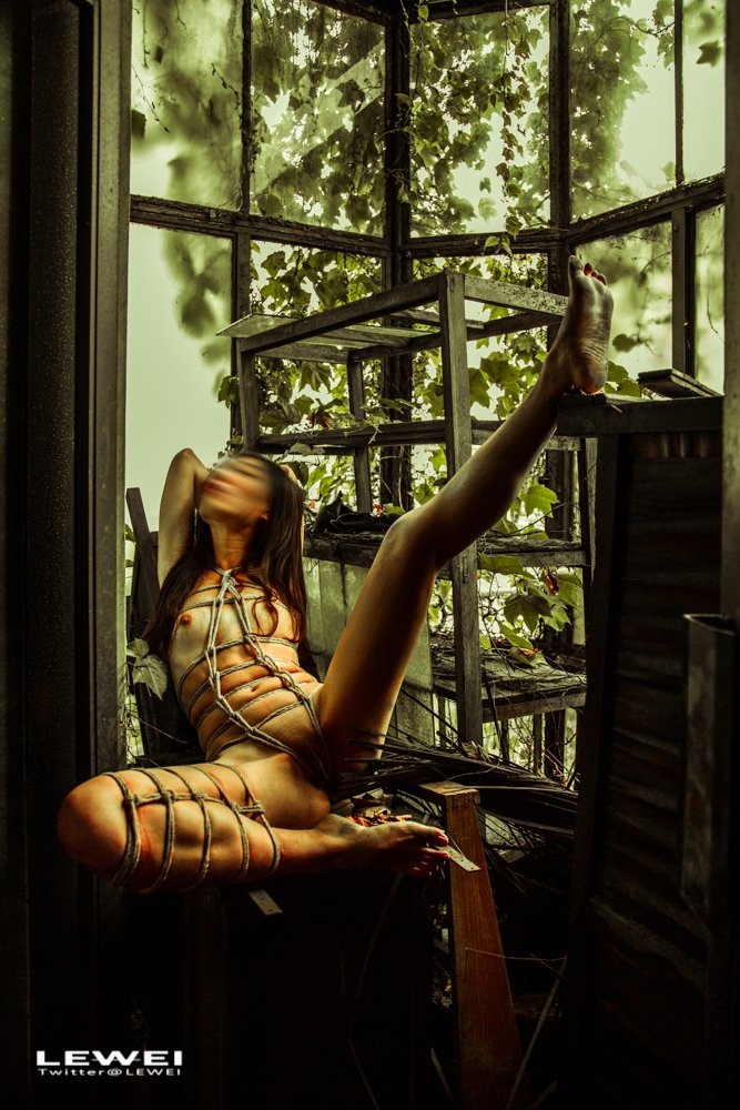 左儿(组图2)
#LEWEI #Bondage #广州约拍 #捆绑 #废墟 #BabyArt #ChinaArt #ChinaBondage
各类主题创作拍摄欢迎私我约拍～
投稿：
@Fengsiyuan
@wqganenshi https://t.co/Kvv2iumtdY