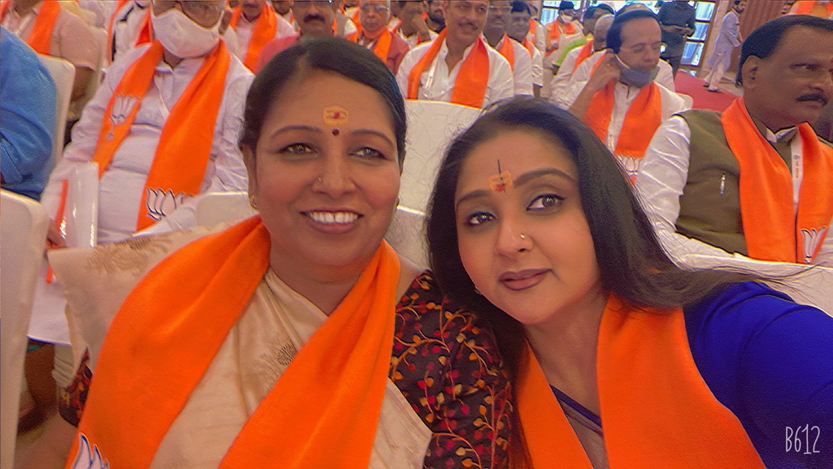 MalavikaBJP's tweet photo. ಬಿಜೆಪಿ ರಾಜ್ಯ ಕಾರ್ಯಕಾರಿಣಿ ಸ್ಪೆಷಲ್!
When The karyakartas of Hubli welcomed us with Kashi like tilak…
#BJPStateExecutive #hubli #BJPKarnataka #DivyaKashiBhavyaKashi https://t.co/MMCeEzO0ys