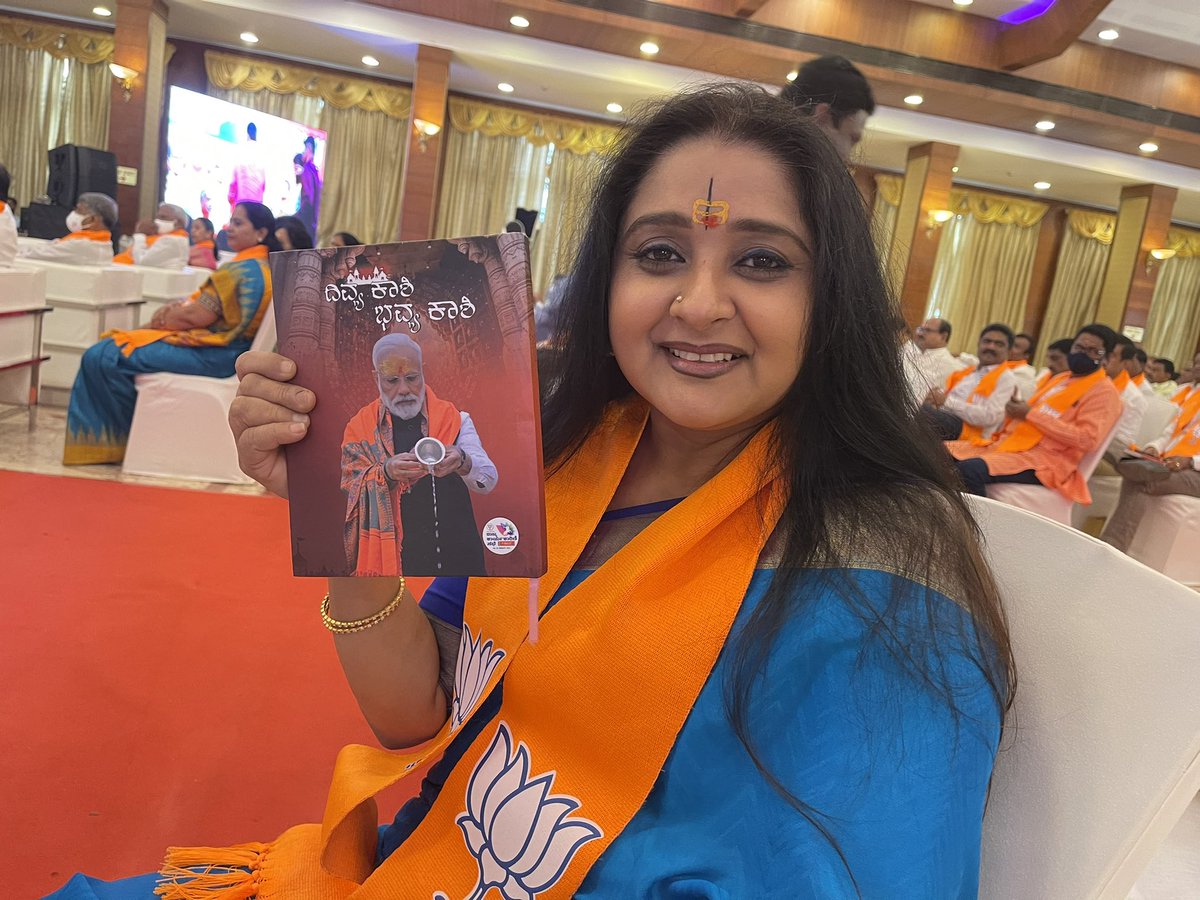 MalavikaBJP's tweet photo. ಬಿಜೆಪಿ ರಾಜ್ಯ ಕಾರ್ಯಕಾರಿಣಿ ಸ್ಪೆಷಲ್!
When The karyakartas of Hubli welcomed us with Kashi like tilak…
#BJPStateExecutive #hubli #BJPKarnataka #DivyaKashiBhavyaKashi https://t.co/MMCeEzO0ys