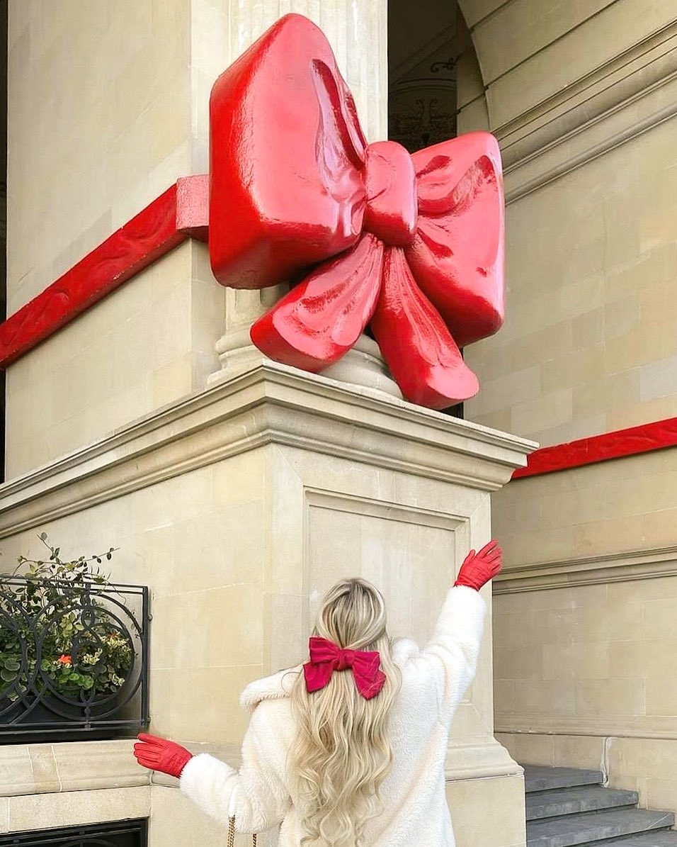 FSBaku's tweet photo. Your beautiful festive photos remind us that only two days left till the end of 2021... ✨ #NewYear2022 https://t.co/XoysYopZu6