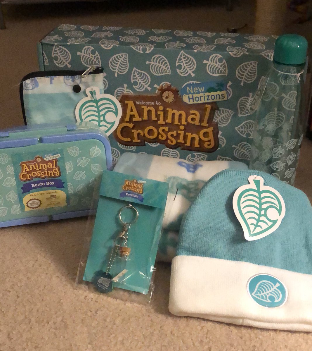 lavendellblue's tweet photo. I have arisen from the dead to show y’all the presents I got. I’m actually doing better so I’ll start posting and playing again. Missed yooouu 💕 https://t.co/JMFXT3FNl2