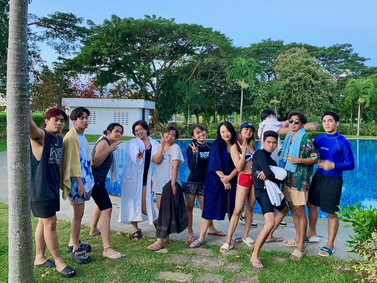 leonbarron_'s tweet photo. Happy 10th Anniversary Se-Eon!!

Tamang swimming lang ng 6am, ngatog kami ihh haha https://t.co/PG8qG1vsqK