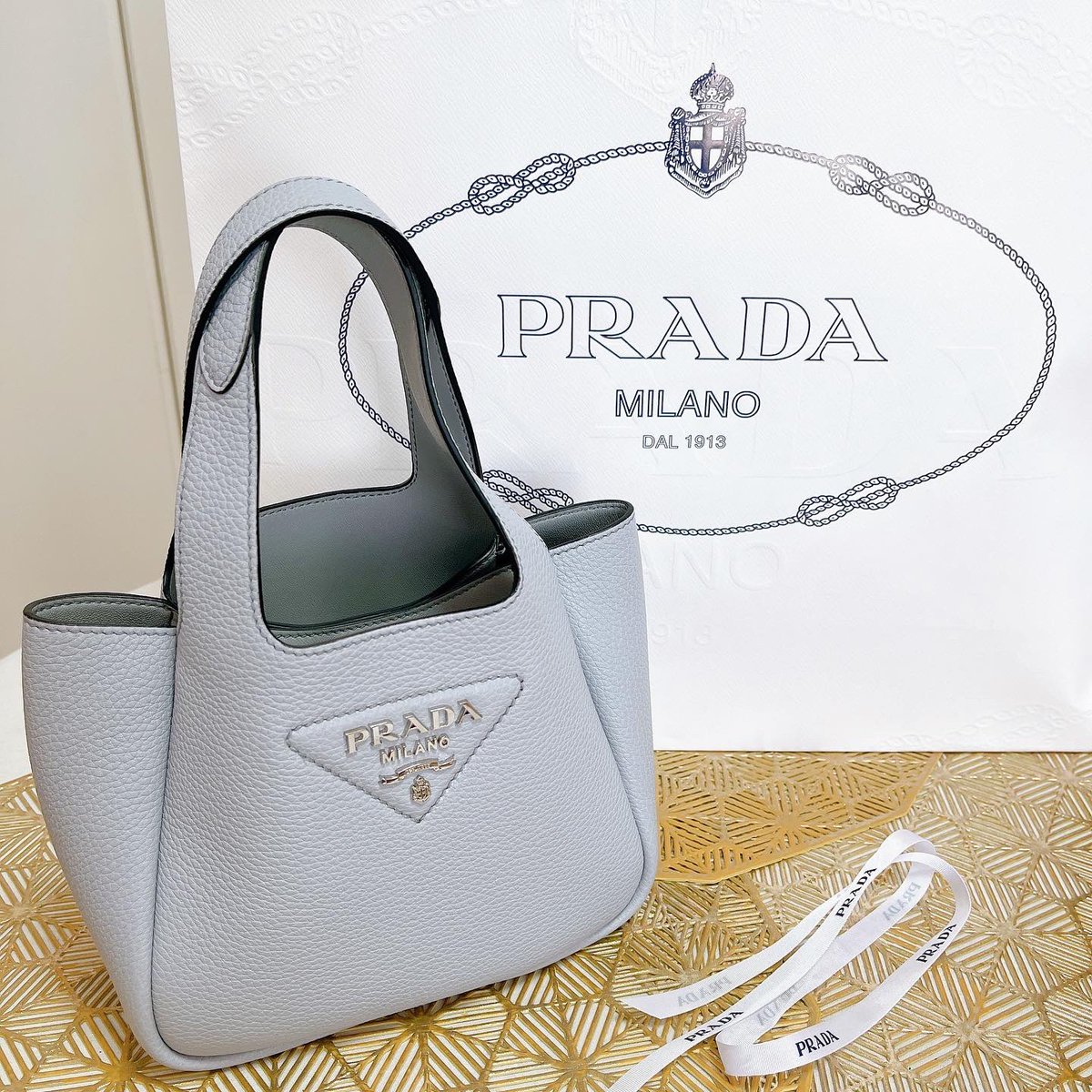 最終値下げ‼️2022 春夏 モデルPRADA グレー SAFFIANO LUX くろまい on X: 