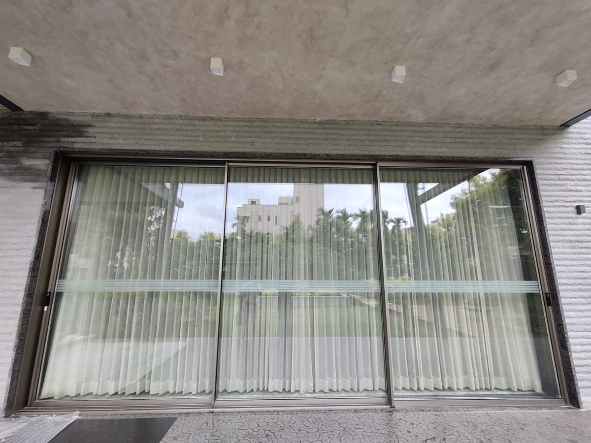 P3Arch's tweet photo. Projects done in Banglore and Manglore with our S. 150TT Slimline Alluminium Windows from Sunroom, Italy.

The S.150TT sliding door is an extremely innovative system with just 26mm interlocking joint and uses thermal break profiles all round. https://t.co/o2lqMRRCvp