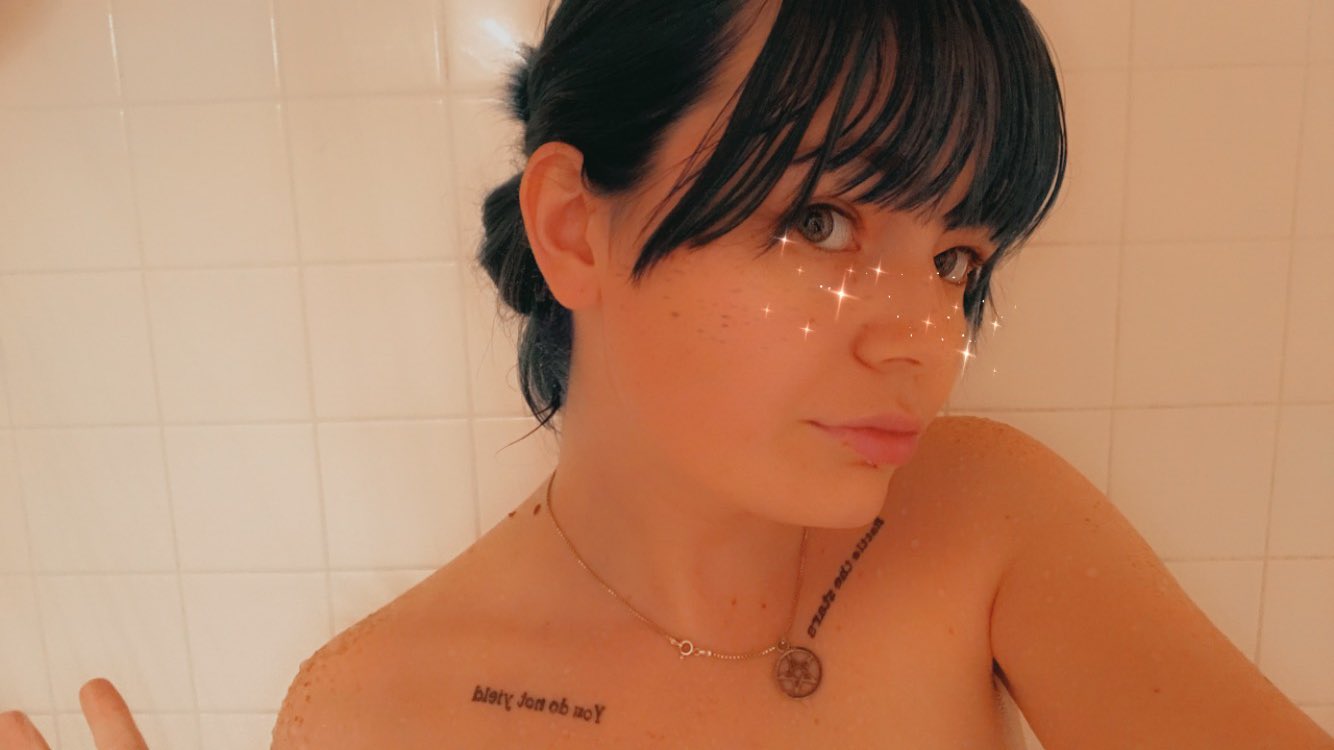 I’m the cutest fucking blue Berry you’ve ever seen #nsfwtwitter #onlyfansgirl #onlyfans #manyvids #nsfwtwt https://t.co/b3zrHBY3Y7