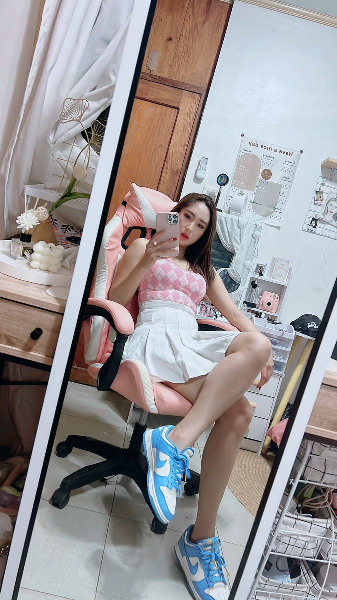 ajlatte's tweet photo. The best way to a woman’s heart is through her soles. https://t.co/jGoV2Xh9WS