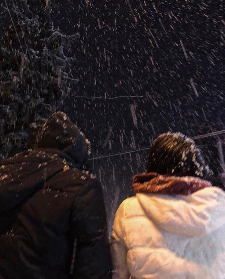 ZxndayaB's tweet image. Diciembre 2021

—Desde Navidad Day y @EllixtDunseph habían estado pasando cada momento juntos tanto en casa como paseando por la villa, haciendo actividades de la temporada. También sus hijos tenían mucho tiempo para pasarlo en familia así que el ambiente en casa era lindísimo.—