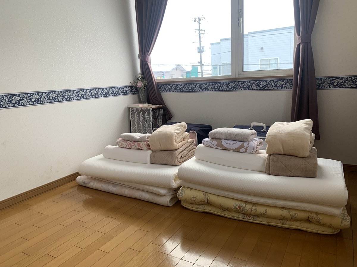 【娘夫婦の帰省準備中】
娘夫婦が帰省してくる準備🆗
冬の秋田は寒いからね。
特に県南は雪深い…
あったか〜いシーツと毛布は必須だわ〜☺️