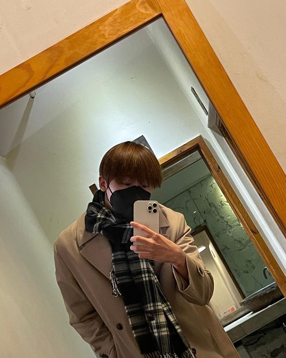 almostblueseoul's tweet photo. YOON SANHA PICK🐤🐣🐥
⠀
ASTRO 윤산하님이 PLAIN CHECK MUFFLER - COOKIE&amp;CREAM을 착용해주셨어요💗
⠀
▶https://t.co/mKqF9zmggu
⠀
THX! @offclASTRO
⠀
#얼모스트블루 #ALMOSTBLUE #아스트로 #ASTRO #산하 #윤산하 #SANHA #YOONSANHA https://t.co/HSBrJPYuq8
