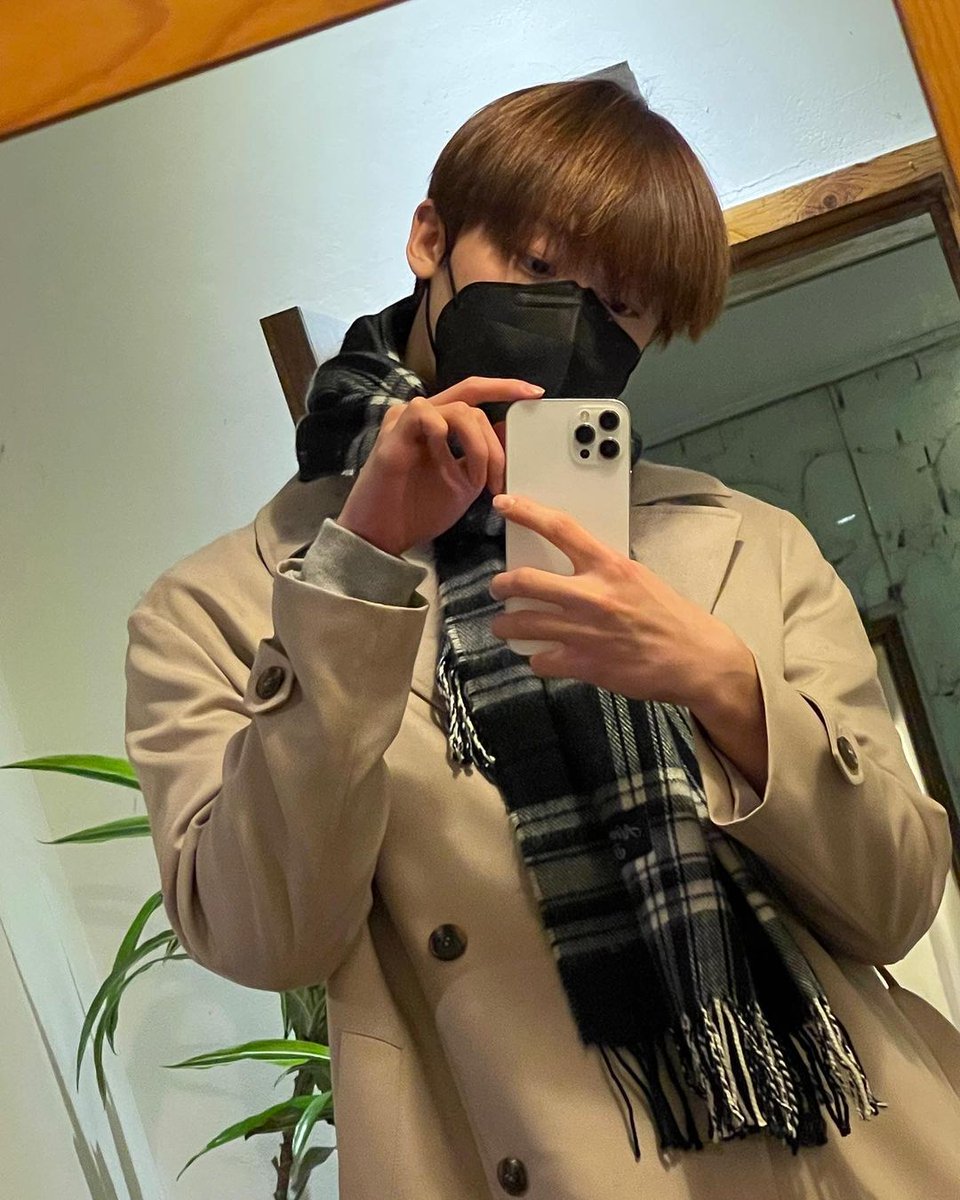 almostblueseoul's tweet photo. YOON SANHA PICK🐤🐣🐥
⠀
ASTRO 윤산하님이 PLAIN CHECK MUFFLER - COOKIE&amp;CREAM을 착용해주셨어요💗
⠀
▶https://t.co/mKqF9zmggu
⠀
THX! @offclASTRO
⠀
#얼모스트블루 #ALMOSTBLUE #아스트로 #ASTRO #산하 #윤산하 #SANHA #YOONSANHA https://t.co/HSBrJPYuq8