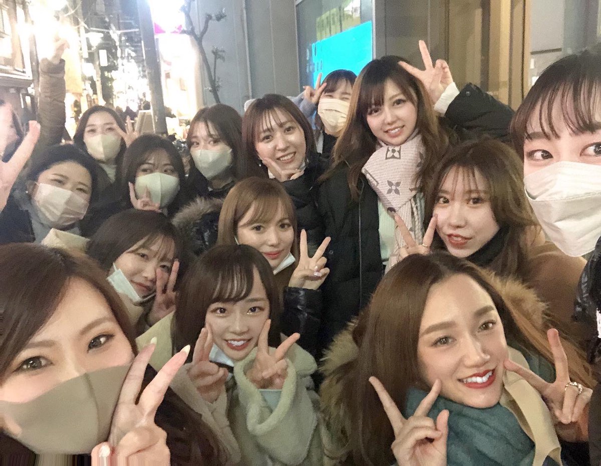 p_382's tweet photo. さやかも😍
大好きすぎる京セラメ��バー❤️❤️❤️
さやかの青春🥺🥺🥺
いつも仲良く優しくしてくれてありがとうございます🥺❤️
何年経っても憧れで大好きです❤️
ハッピーーーーー！😆
#京セラ
#売り子 https://t.co/CKlpHKVy5w