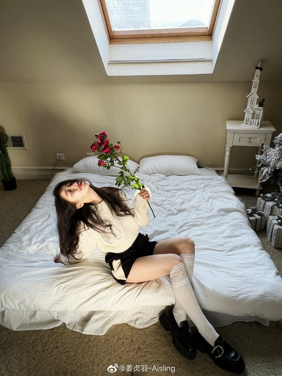 jiangzhenyu_th's tweet photo. ⌜211230⁝
微博:姜贞羽-Aisling⌟

᎒ " คุณก็มีความสุขขึ้นมา
     งั้นฉันตัดสินใจจะขอเก็บมันเอาไว้ "

  2021.12.30 ไม่ใช่แค่วันที่ขนจากปีกได้ล่องลอยไปกับสายลมแค่อย่างเดียว🪶

#姜贞羽1230生日快乐
#25thAislingDay 

#เจียงเจินอวี่ #JiangZhenyu #姜贞羽 https://t.co/vI4yMV54sa