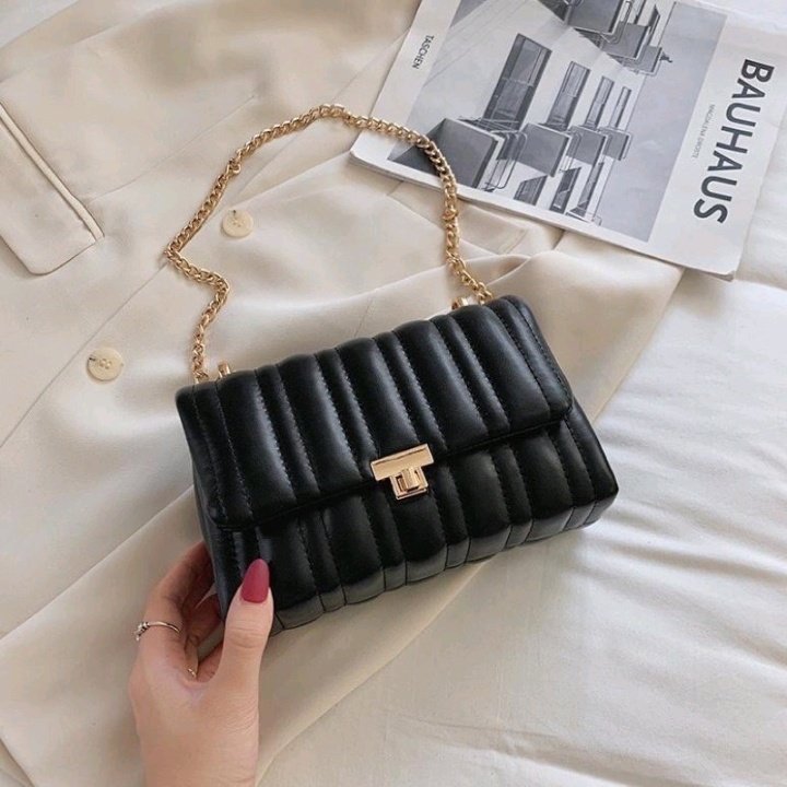 urdailyneeds__'s tweet photo. Fiona shoulder bag ✨

🖇 https://t.co/ceny5F2iij https://t.co/naUzeaIwmo