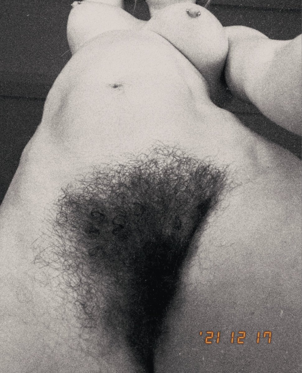 YourBushQueen's tweet photo. My ex hides Polaroids of my bush in his sock drawer 

#hotbush #bringbackthebush #bushlovers #HairyGrls https://t.co/YsaSGrZK1n