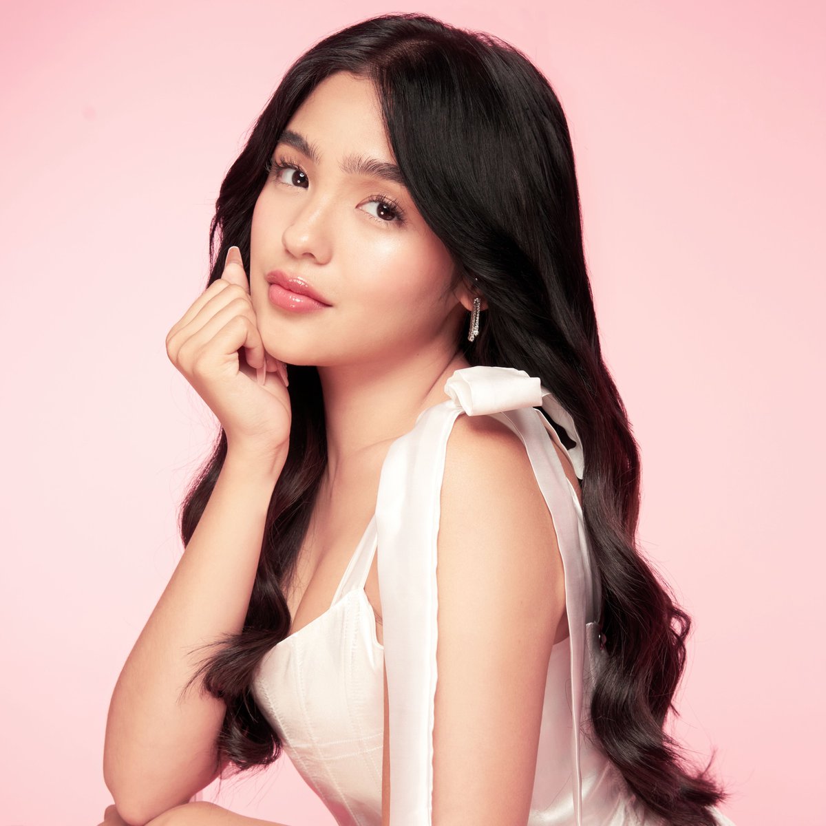 brilliantskinph's tweet photo. @iamandrea_b keeps her skin glowing with Whitening Facial Set. π
This #facialset contain ingredients that nourishes your skin to let your natural beauty shine for only Php 350.00 β¨
#whiteningfacialset #andreabrillantesisbrilliant #brilliantskinessentials https://t.co/gPhKZdat0i