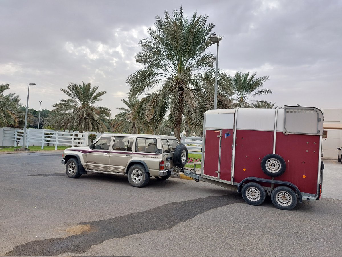 crustyliver78's tweet photo. Toyota and Nissan nostalgia #WhenInUAE https://t.co/7ImIJpigT5