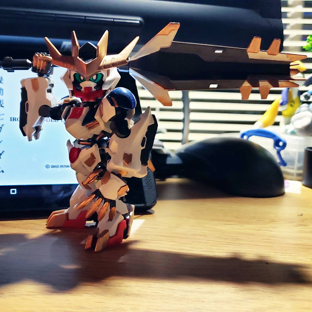 ProphetEKA's tweet photo. I'm calling it done (for now). = )
Here's the basic idea: For as much as I like the base Barbatos Lupus Rex, I wanted to lean more toward the Lupus & Rex parts of its name.
#Gunpla #SDCS #BarbatosLupusRex #PaintTest https://t.co/wG4DpTabYZ