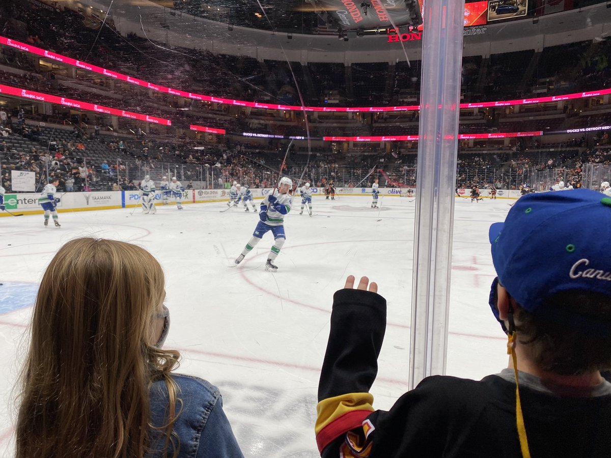 Nothing like flying in from Cleveland to watch a fellow Ohioan win it for the <a href="/Canucks/">Vancouver Canucks</a>!
#gocanucksgo #brucethereitis