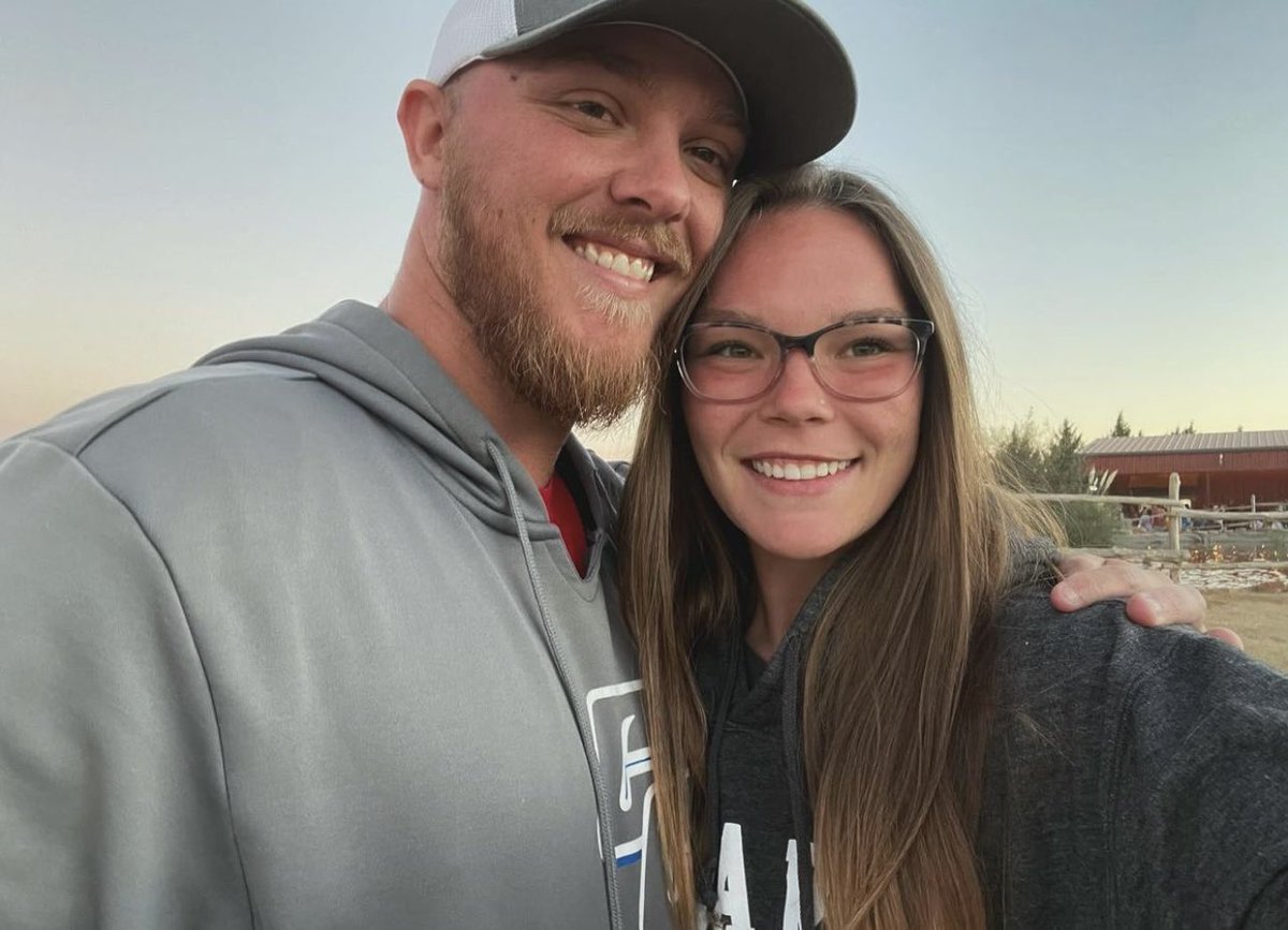 hannah_wise16's tweet photo. I wouldn’t want to go to the corn maze with anyone else but you 💕 https://t.co/tgMGzxH1Kv