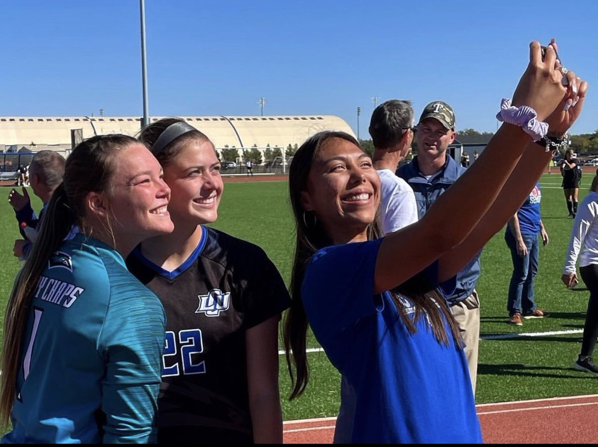 hannah_wise16's tweet photo. Great senior day! https://t.co/tb9MNZACmr