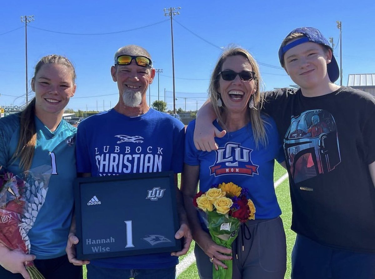 hannah_wise16's tweet photo. Great senior day! https://t.co/tb9MNZACmr