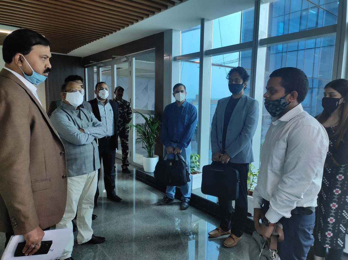 startup_odisha's tweet photo. Development Commisoner, Addl Chief Secy Shri @PradeepJenaIAS and Pr Secy, MSME &amp; Chairman Startup Odisha  Shri @satyabrata1967 interacted with Edutech Startups &amp; Startups showcased their products/services to the senior officials of @SMEOdisha on 29th Dec 2021. https://t.co/rYD2ZzvSIy