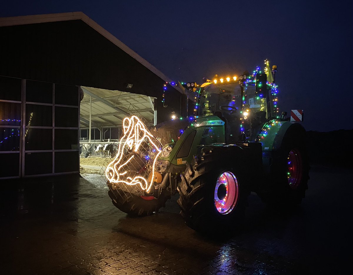 Nagenieten van de prachtige verlichte trekkertocht gisteravond door Steenwijkerland, georganiseerd door <a href="/LTOSteenwijk/">LTO Steenwijkerland</a> 🤩🥳
