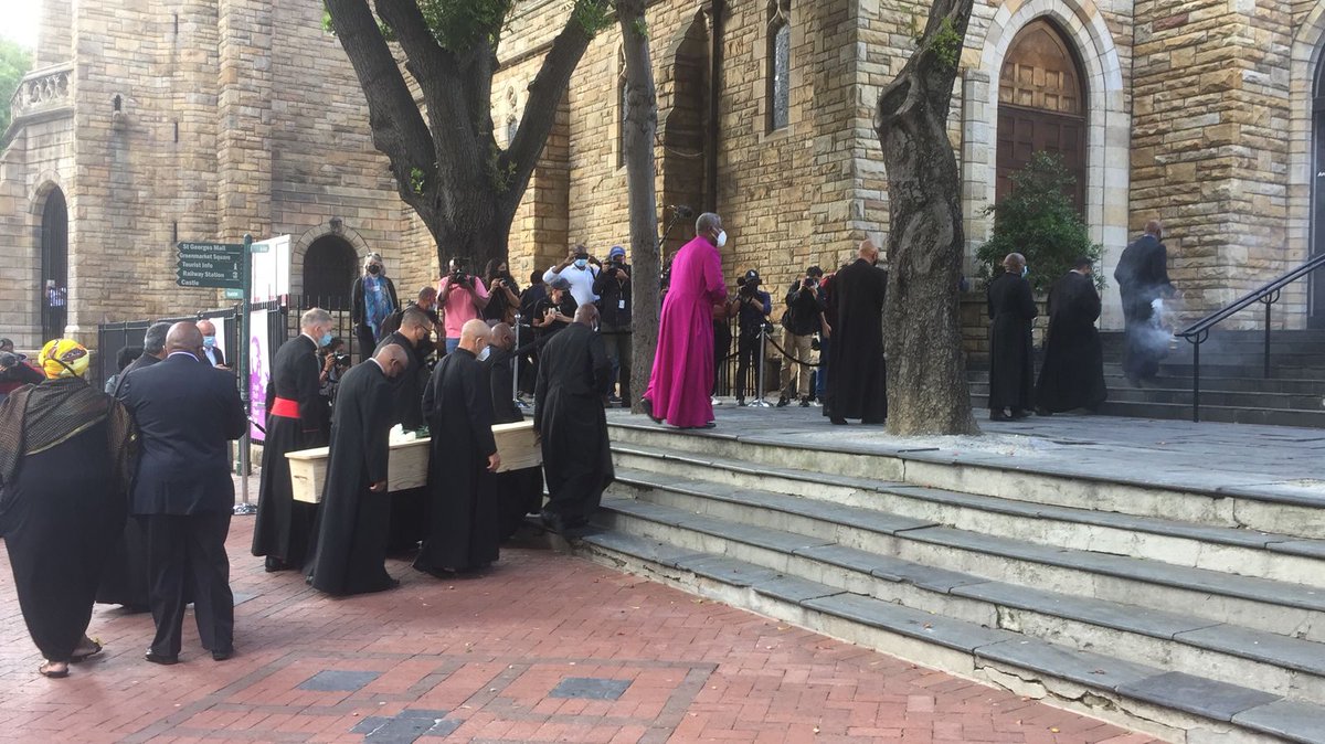 Smile904FM's tweet photo. The Arch's coffin is carried inside St. George's Cathedral. #RIPTutu https://t.co/J8QMzGgzt1