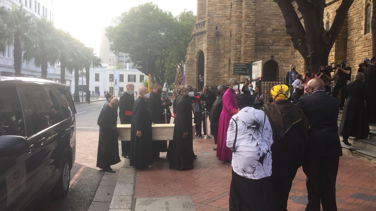 Smile904FM's tweet photo. The Arch's coffin is carried inside St. George's Cathedral. #RIPTutu https://t.co/J8QMzGgzt1