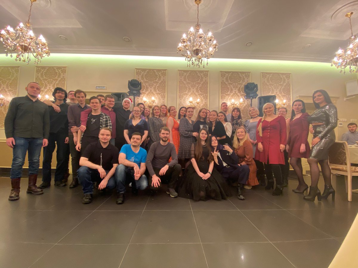 WhaleboxStudio's tweet photo. Привет.

Уходящий год стал даже более насыщенным, чем 2020-й. Наша команда выросла. Нас стало больше, мы стали опытней. Мы Вернули активность в наши соцсети.

2021-й мы завершаем тайным Сантой и совместным походом в кафе. Получили подарки и праздничный настрой.

С наступающим) https://t.co/3KkgDffrfa