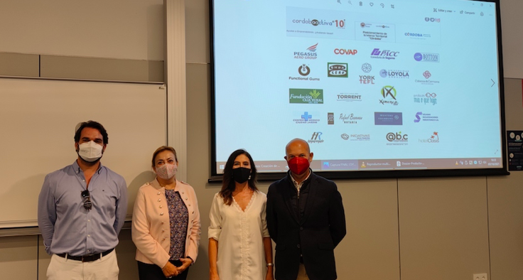 LoyolaAnd's tweet photo. Emprendedores visitan las aulas de Loyola para compartir su experiencia empresarial https://t.co/gBCb35rMjN @cordobaactiva @Abengoa @YouforgetM #Wains @wealizedigital #BlueBamboo @wug_gum @GrupoPacc @Fortunasfp_ https://t.co/0Ga9rKkdgy