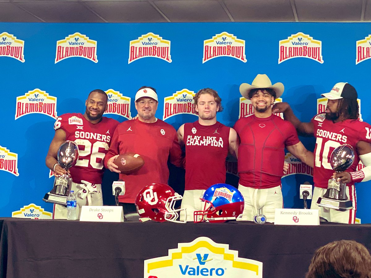 Bdrumm_OUI's tweet photo. And they are off. #Sooners players with their #AlamoBowl hardware and win. https://t.co/ZNDHH3DzCF