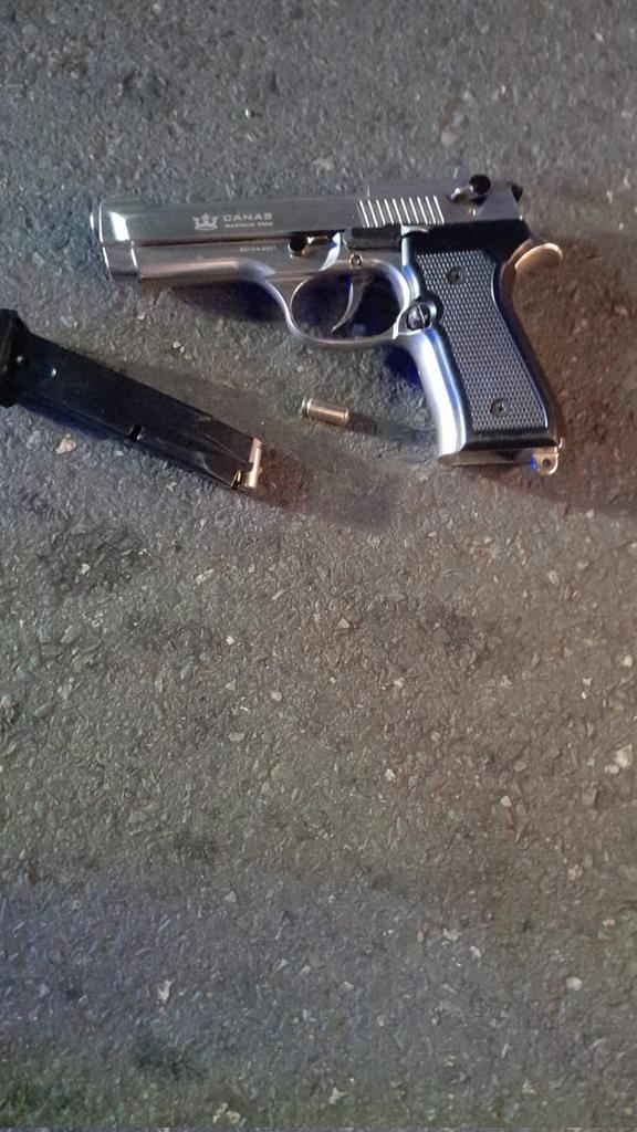 JoburgMPD's tweet photo. Illegal #GunOffTheStreets of Joburg is lives saved.
#JMPD #RegionF1 officers arrested a male suspect for possession on an unlicensed firearm at Albertina Sisulu & Renown street in Kensington.
Lawlessness will not be tolerated!!!
#SaferJoburg #JoburgWorks #JoburgRoadSafety https://t.co/UMWD8ZCWlW