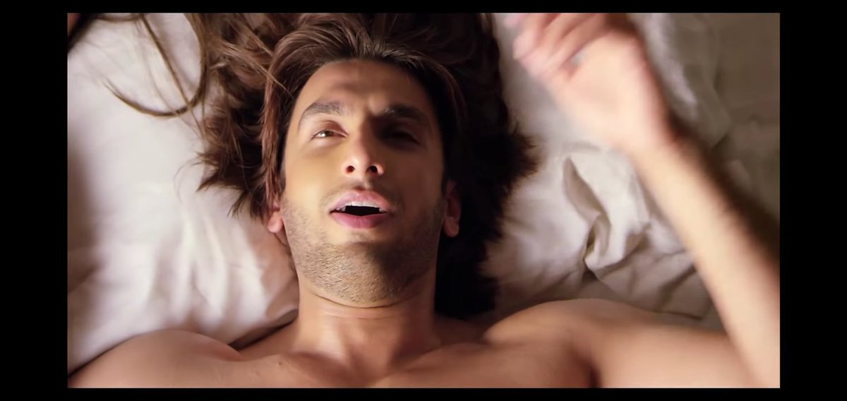 ranveercirkus's tweet photo. #RanveerSingh for #dotherex #durex #ThrowbackThursday π¦ https://t.co/pH44s4wDb3