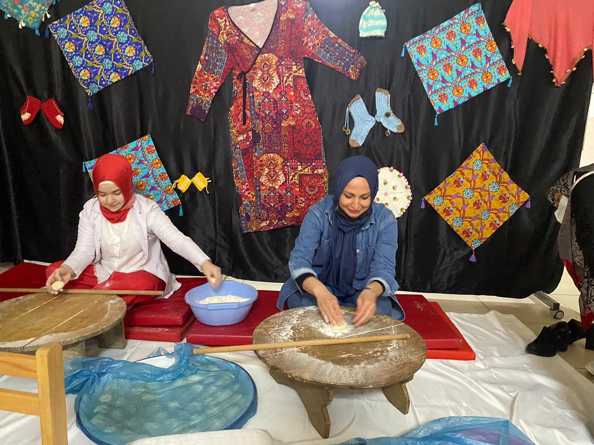 CarsambaOzel's tweet photo. Yerli malı haftası etkinliklerimizden kareler 🎉🥧🍽🧿 https://t.co/awJ0YwJega