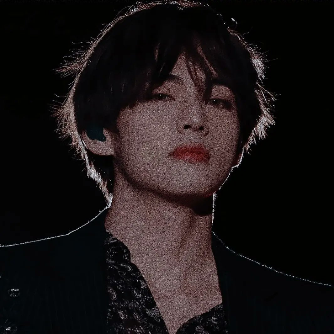 Triggered_fam's tweet photo. Happy Birthday Taeeeee 🥳🎂🍫💜✨✨🎉

#HappyBirthdayTaehyung #Happy_TY_Day https://t.co/qUsLROhWY6