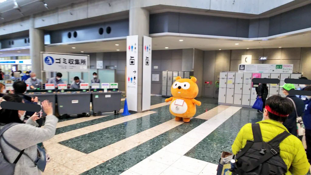 コミケに行ったら？ローソンのポンタに囲みが出来ていたwww