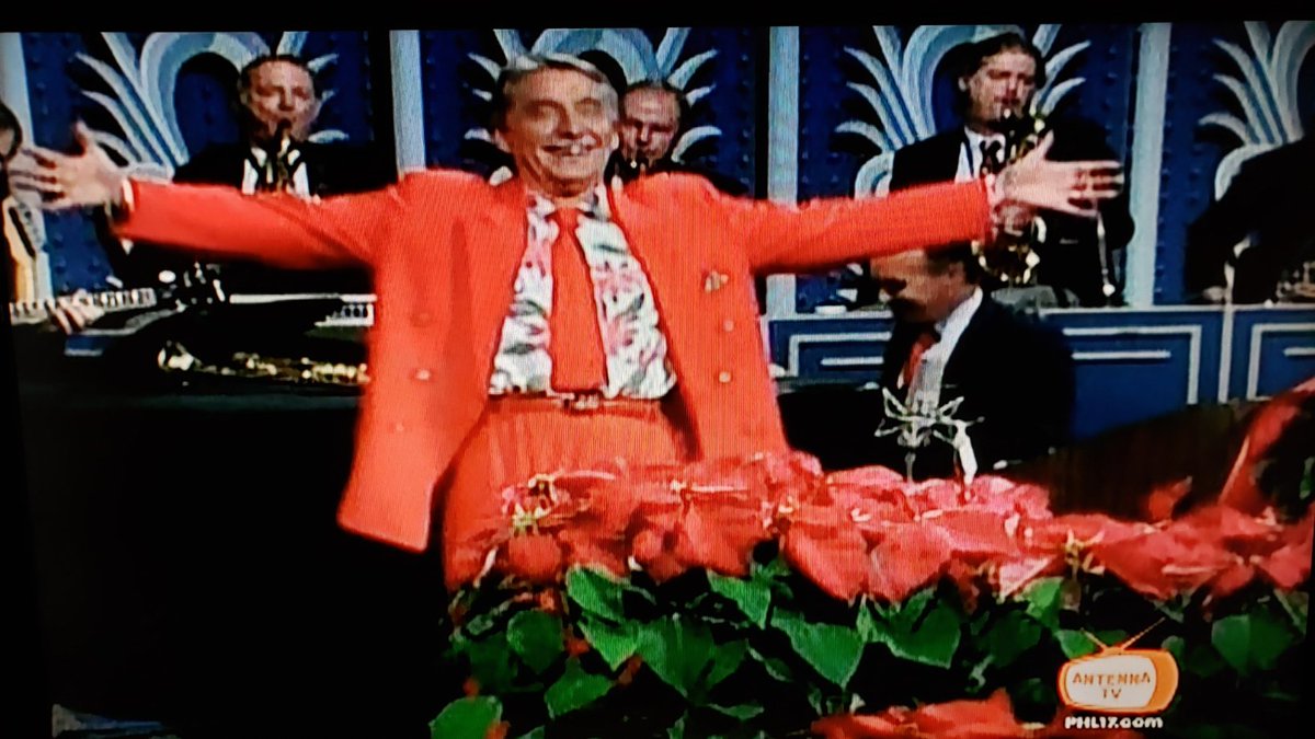 thinkinginwords's tweet image. Band leader Doc Severinsen on December 15, 1989 of The Tonight Show with Johnny Carson. #poinsettia #malefashion #suit #red #happyholidays Info from UCLA Pro. Ron Gottesman; flowers originated 1618 from Mexico and have two pronunciations. #poinsettiadebate #history