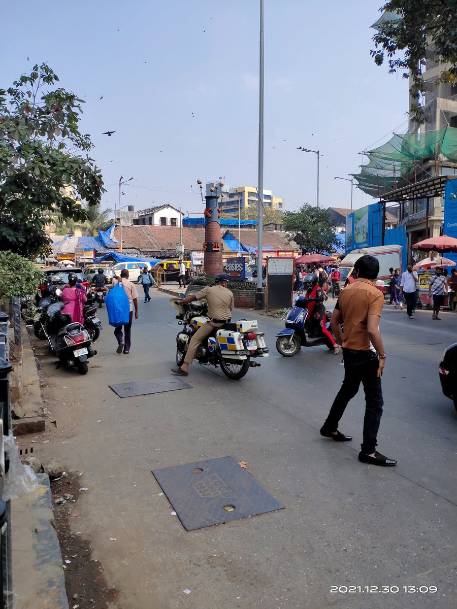 mumbaimatterz's tweet photo. Where is the Helmet @MumbaiPolice @CPMumbaiPolice?
Practice what you preach..
#RoadSafety https://t.co/jTG6RfoleQ