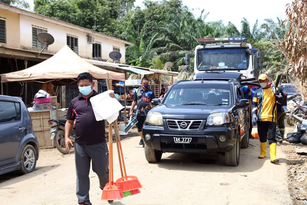 Operasi Bantuan Banjir 2021 Terengganu ke Pahang. Kakitangan JKR Kemaman turut serta dalam operasi bantuan banjir ke Pahang.