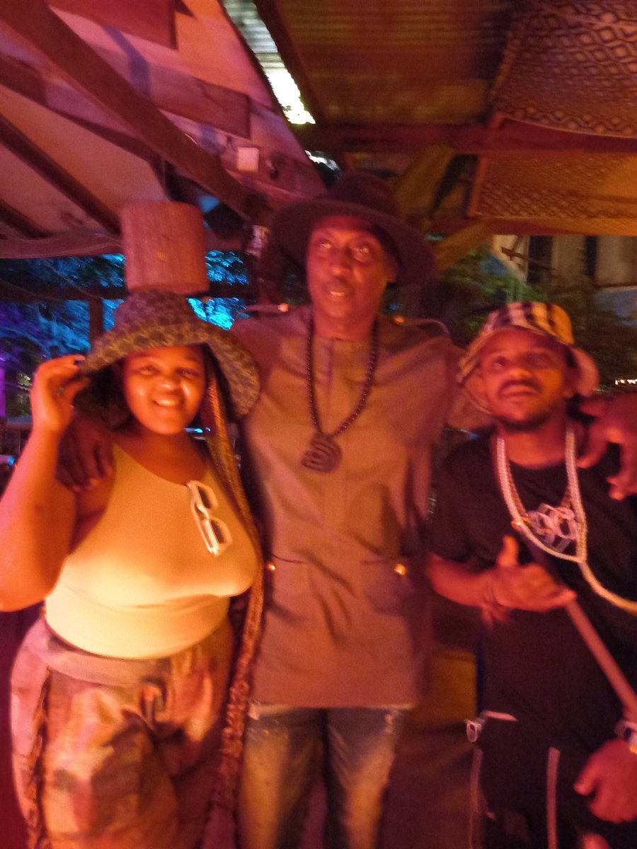 nickiecartel's tweet photo. Had two of Amapiano's biggest icons stop by for my gig at bellafrik....very very humbled that they said they loved my set @KabzaDeSmall_ @DBNGOGO #amapiano #ghanahousepioneer #westafricanamapiano #djnickiecartel #waaptour https://t.co/KOJVCkcYQv