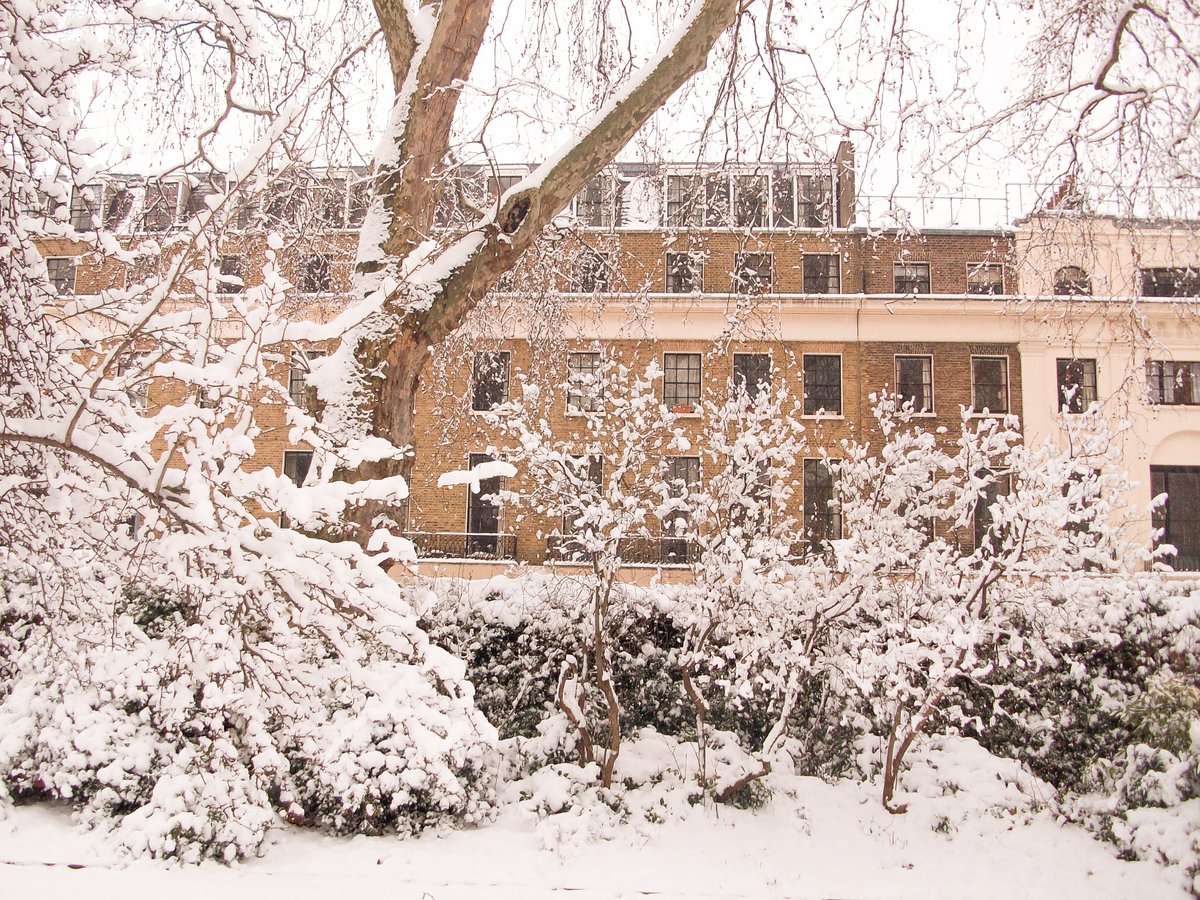 goodenoughc's tweet photo. #TBT to a snowy day at the College back in 2009.
Do you have any great memories at Goodenough College in the snow? ☃️
#ChristmasLights #Christmas #GoodenoughCollege #Goodenough #Community #CollegeLife #StudentAccommodation #MecklenburghSquare #Bloomsbury #London https://t.co/4jMuGjlSng