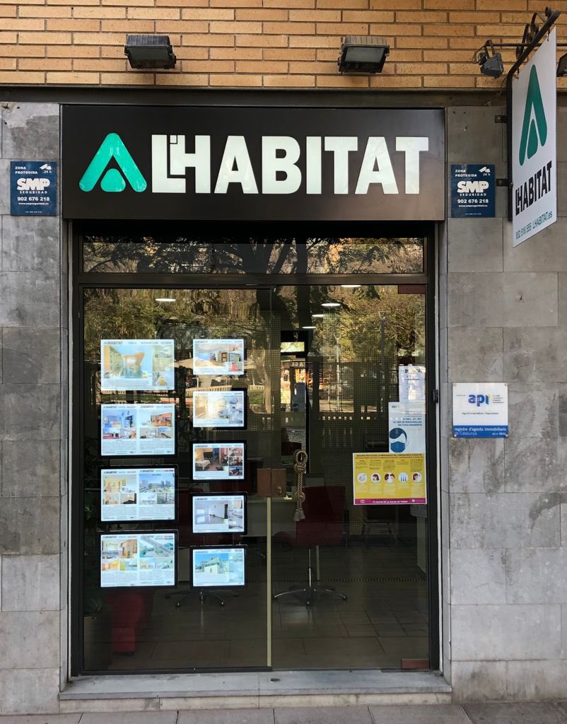 Si voleu pujar al 🚂 TREN DE LA LAIA, tenim tiquets pels veïns i Veïnes de <a href="/santaeulaliaLH/">Santa Eulalia</a> #Hospitalet a la plaça Milagros Consarnau i Sabate n8, <a href="/LHabitat_/">L’Habitat_inmuebles</a> . Podeu venir demà de 10h a 13:30h, fins esgotar existències. Bones festes🎁🌲<a href="/EulaliaComerc/">SantaEulàliaComerç</a>