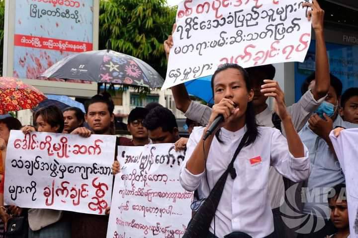 KoWaiYanPhyoMoe, vice-chairman of ABDSU, was transferred to #InseinPrison Thapyay dormitory &amp; brutally beaten,5 inmates &amp; suffering from severe injuries in his neck &amp; broken ribs &amp; refused to provide medical treatment. #Dec30Coup #WhatsHappeningInMyanmar