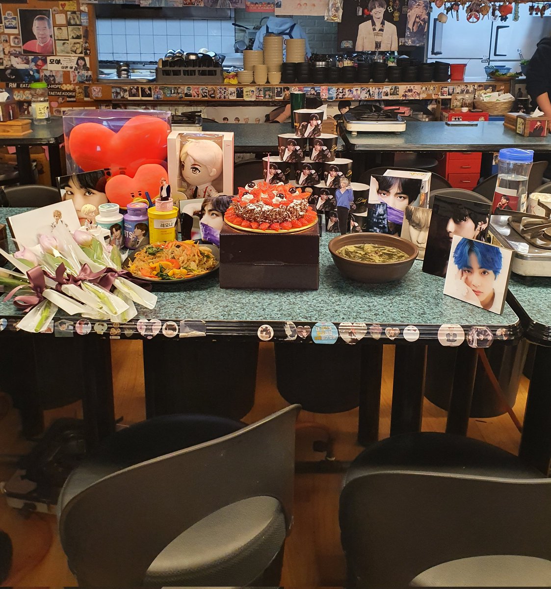태영아  생일 축하해 
남준 석진 윤기  잘이겨내길~~♡♡
힘내고 홧팅  
올 한해도 고생 많이들 했다 
사랑하고 보라해 💜 💞