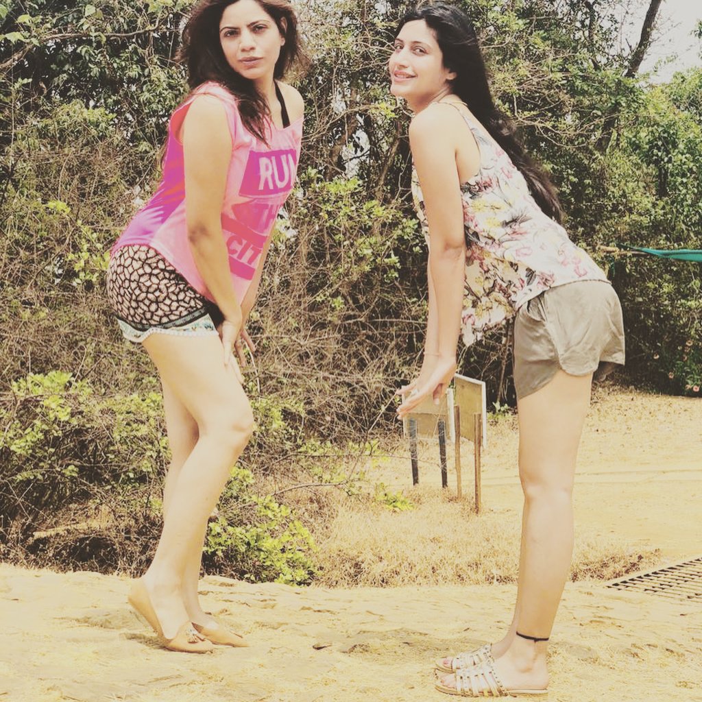 chanduxbliss's tweet photo. Some pictures of @SurbhiChandna with her partner's in crime @pranavichandna
#SurbhiChandna #bestsiblingsever
@TeamSChandna https://t.co/4LkSoZjr8v